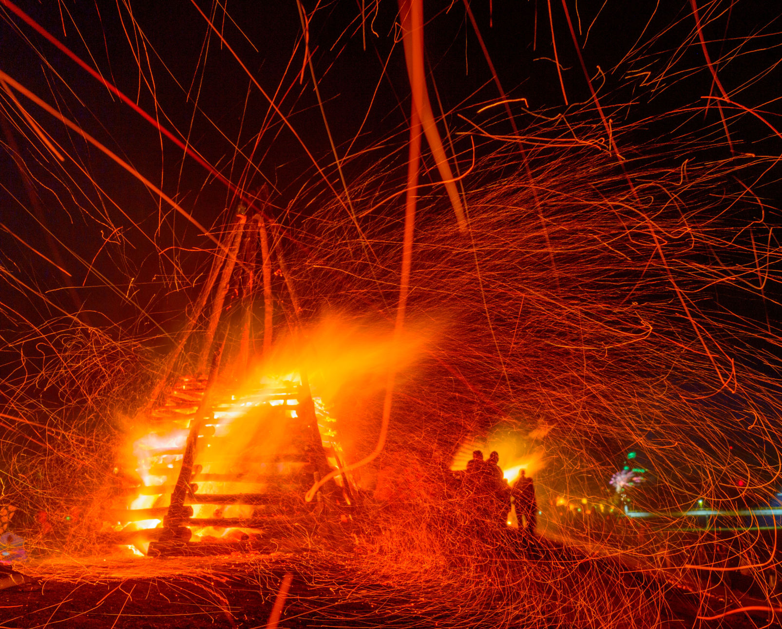 NO.bonfires.122617.004.JPG